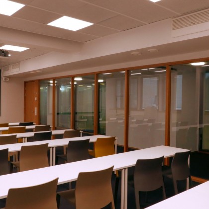 Neuvottelu- ja kokoustilat sijaitsevat 2. kerroksessa
Copyright Sarc Oy / Arkkitehti Erkki Ölander.