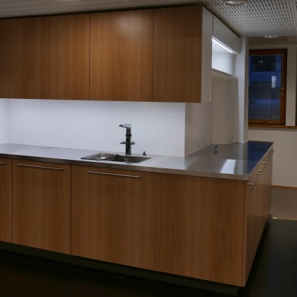 Toimistotilojen keittiö
Copyright on Sarc Oy / arkkitehti Erkki Ölander.